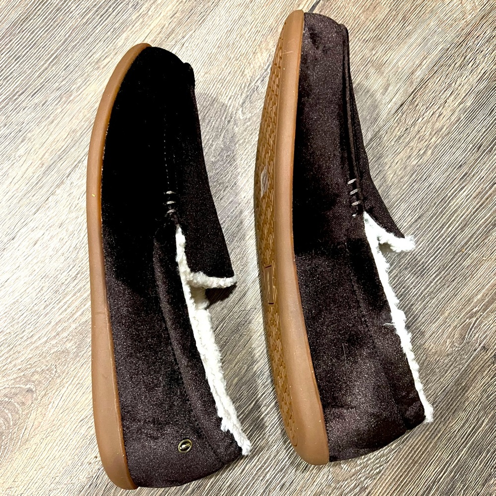 Waco Show Company Revitalign Velvet Faux Fur Slippers